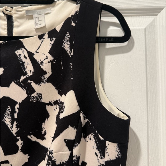 H&M Black and Cream Patterned Midi Dress - Picture 3 of 8